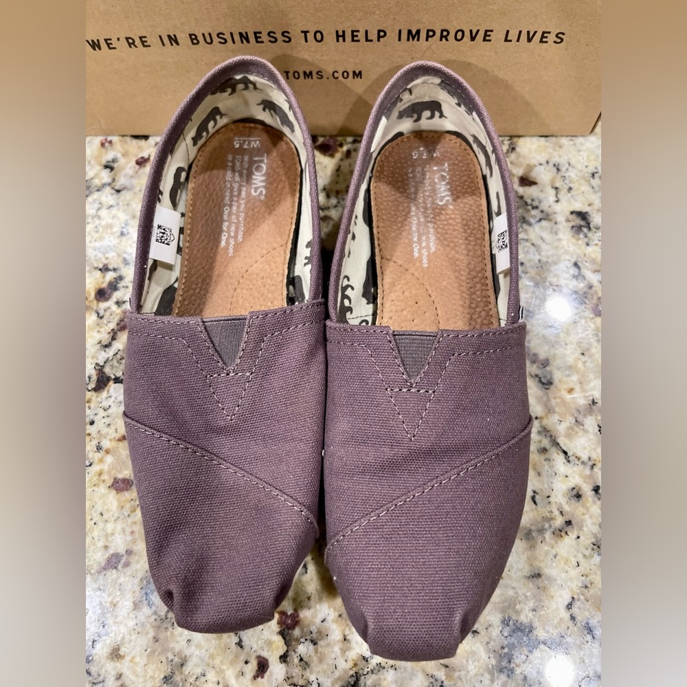 Toms Ladies Slip on Shoes🌼